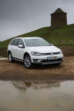 Volkswagen Golf Alltrack 2017 года (UK)